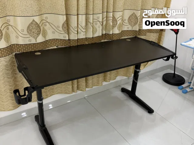 طاولة gaming تصلح للعب والدراسة السعر بيه مجال.