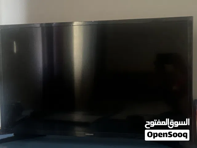 Samsung شاشة 32إنش بحالة الوكالة