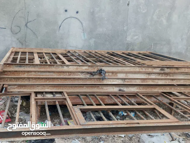 شبابيك نوافذ للبيع جدد بس مزنجرات بسبب المطر