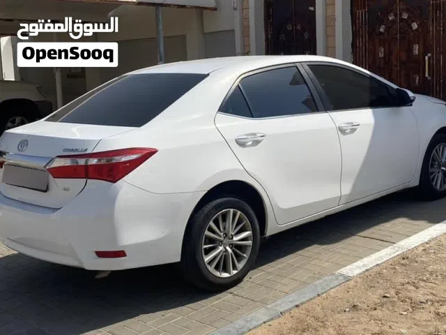 2015 تويوتا كورولا Limited