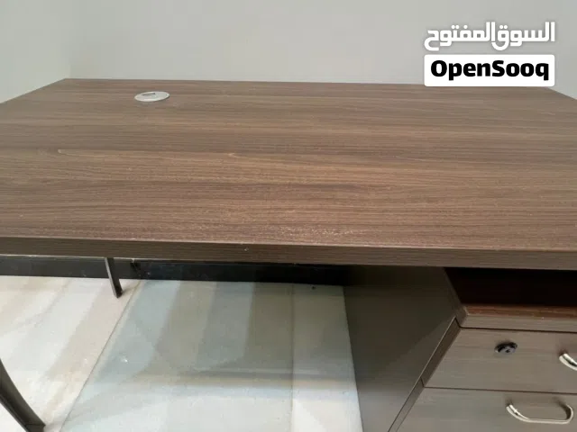 مكتب دراسة أو عمل مع درج وخزانة — بحالة جيدة