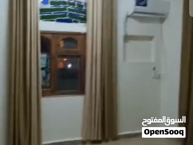 شقة مفروشه مكيفات 24ساعه للإيجار في خور مكسر حي أكتوبر