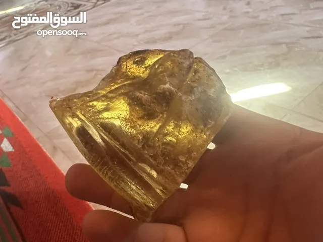 كهرمان خام. مختلف الاوزان