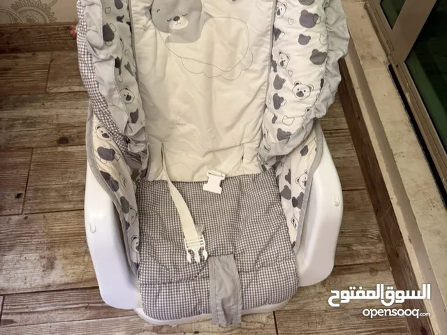 كرسى اطفال ويصلح كمقعد عند اطعام طفلك