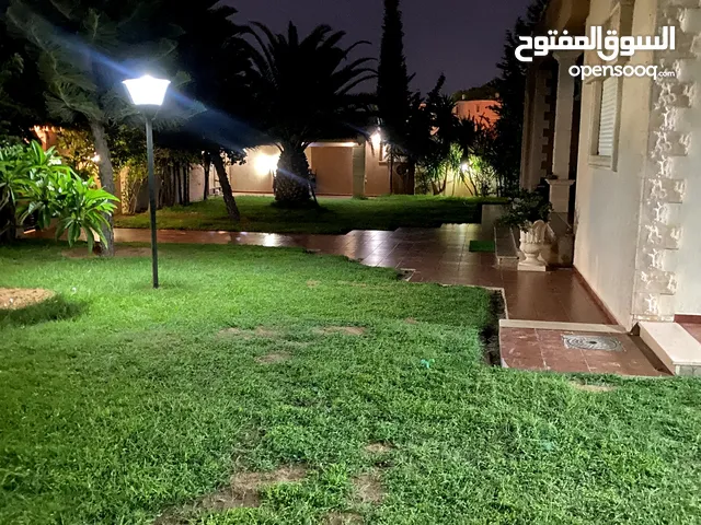 330 m2 4 Bedrooms Villa for Rent in Tripoli Janzour