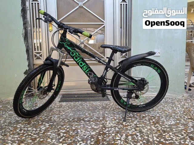 بايسكل جبلي لون اسود مدمج بأخضر فسفوري لون مميز الحجم 24
