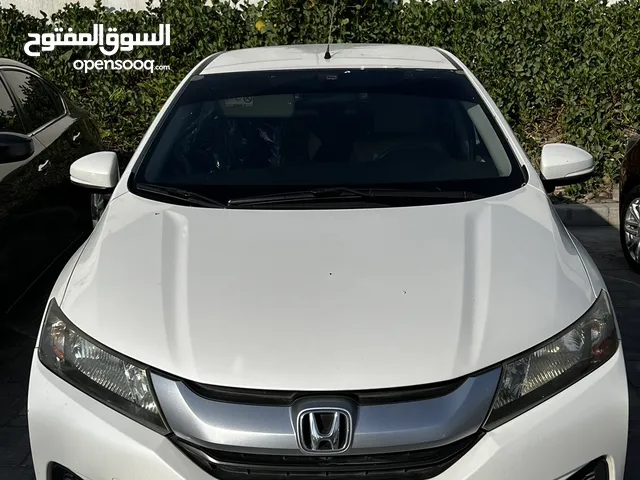 Honda city 2016 100% free of accident chilling AC no any problems just buy and drive