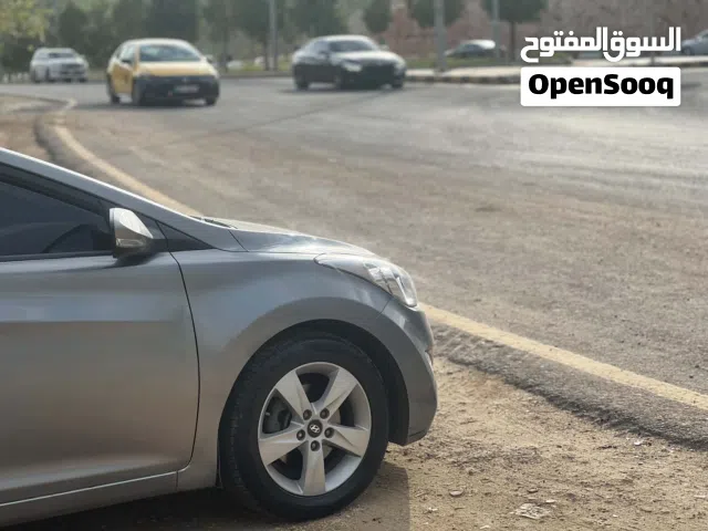2012 هيونداي افانتي SE