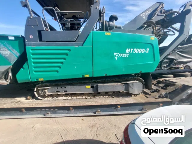 تتوفر لدينا للبيع ناقلة موادإسفلتية Material Feederعالية الكفاءة من شركة Wirtgen Group  TM3000ممتازة
