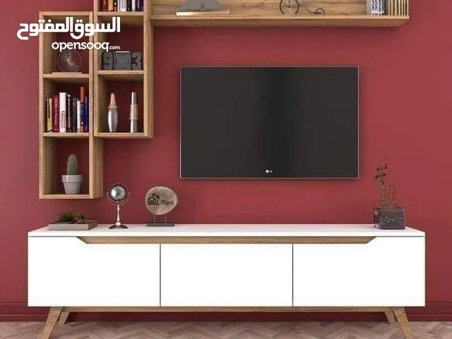 إضافة لمسة من الفخامة إلى منزلك بديكور طاولات مميز لشاشات التلفاز العصرية