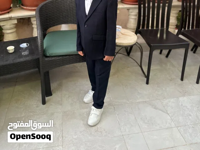 بدله ولادي عمر 6سنوات ملبوسه مرا وحده جديده النمره البدله 26