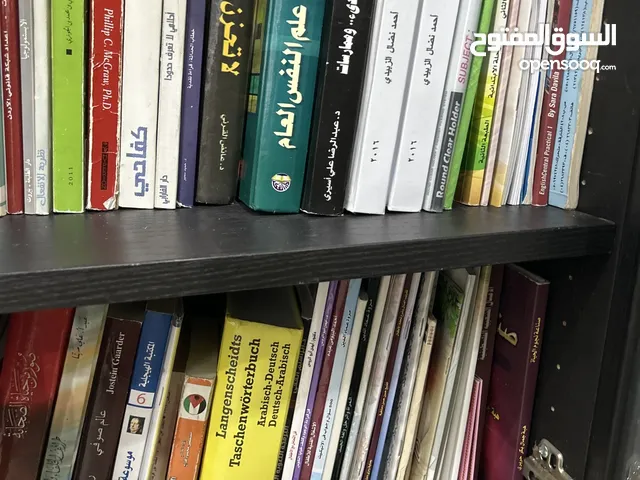 للبيع كتب متنوعة أكثر من 65 كتاب