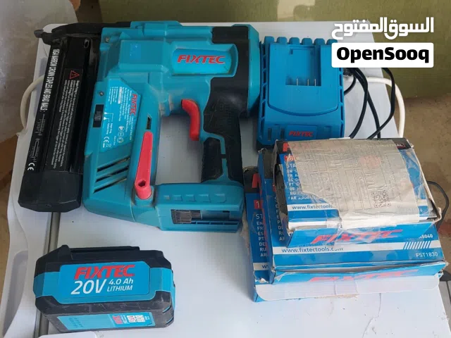 دباسة مسامير بالبطارية مع الشاحن والمسامير