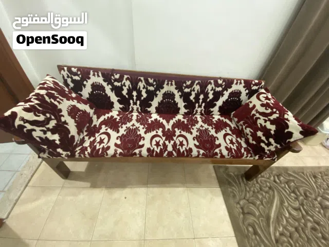 للبيع عدد 3 كراسي خشب