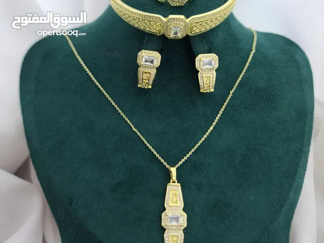#مجوهرات فلوريسطا مكونة من*سنسلة وحلقات وبراسلي سطوندار وخاتم