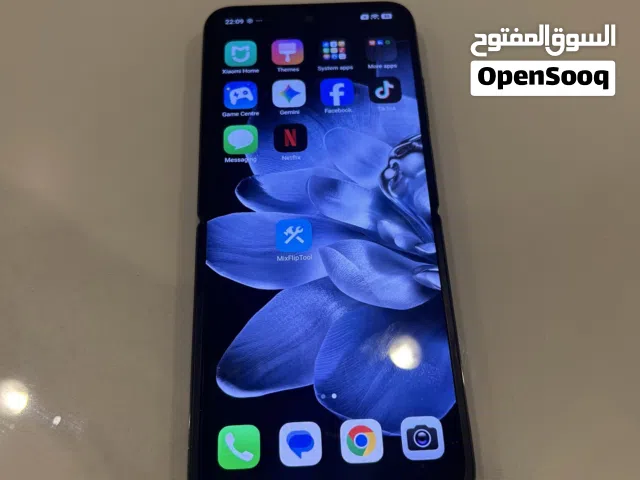 Mix flip excellent condition (you can run any app on small screen)  (يشغل اي تطبيق على شاشه صغيرة)