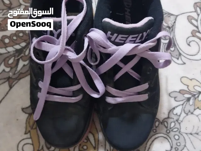 حذاء تزلج جديد للبيع