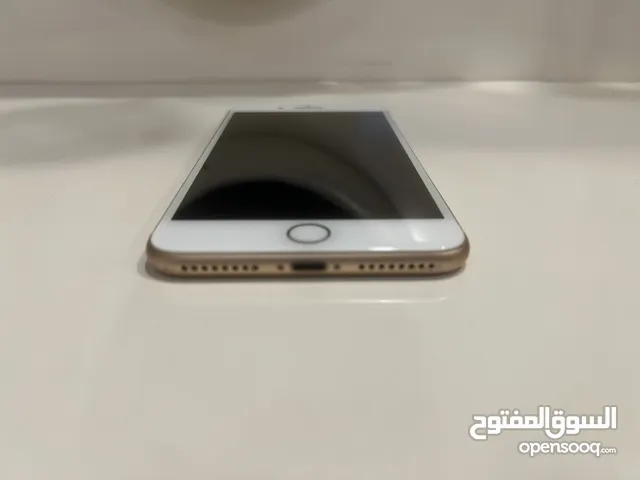 للبيع ايفون 8 بلس ذاكرة 256 نظافتة 95% نموذج M لونة الذهبي او لؤلؤي البطارية 74% كما موضح بالصور