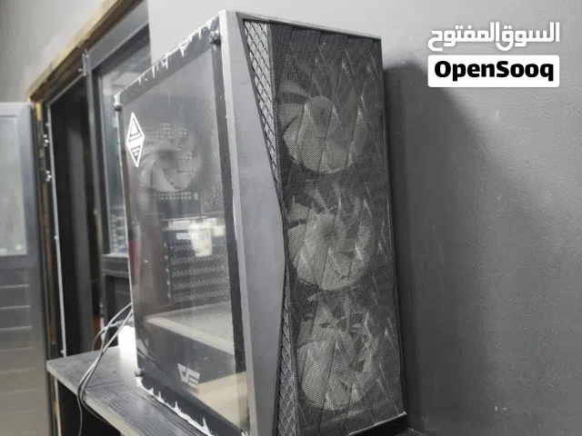 للبيع 21 بي سي مستعمل نظيف جدا شامل شاشه وكيبورد وماوس والوايرات وطاولات والكراسي بي سي