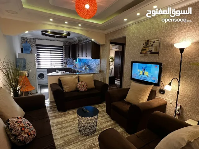 شقة مفروشة  شمال مجمع عمان من المالك قريبة من جامعة اليرموك و سيتي سينتر شهري او سنوي