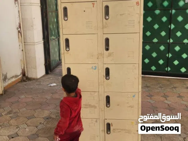 ادراج امانات تصلح للمسابح او حمامات بخار او مسابح او نادي رياضي