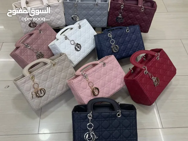 شُنط  ، كواليتي عاليه  نفس الصوره تماماً  احجام مختلفه ومناسبه لجميع الستايلات