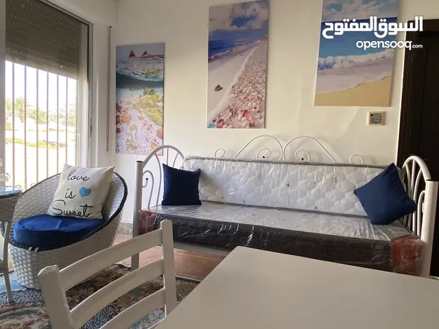 شقة مميزة مفروشة ومطلة للايجار الشهري البحر الميت