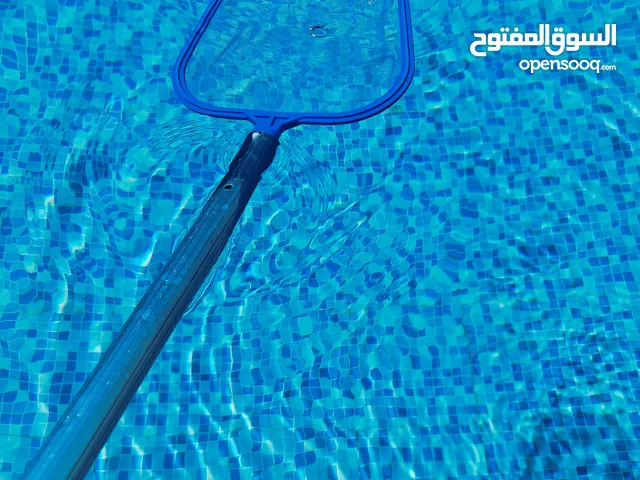 فني خبير في تشغيل احواض السباحه