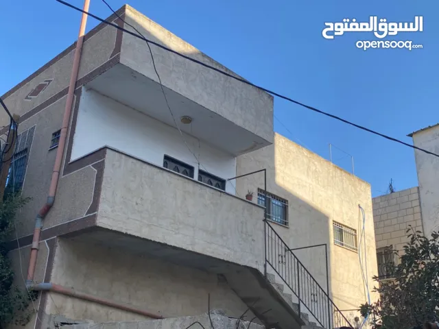 شقة ومخازن للبيع