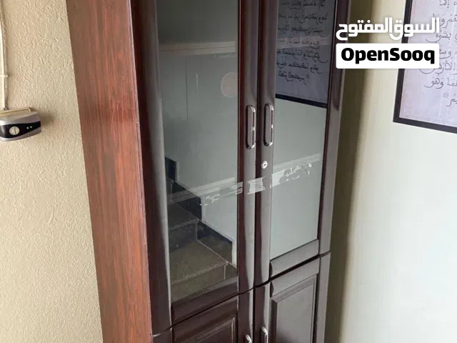 خزانة اغراض متعدده للمنزل والمكتب مع مكتب خشب وعرباية تحميل بضائع او اوزان ثقيلة