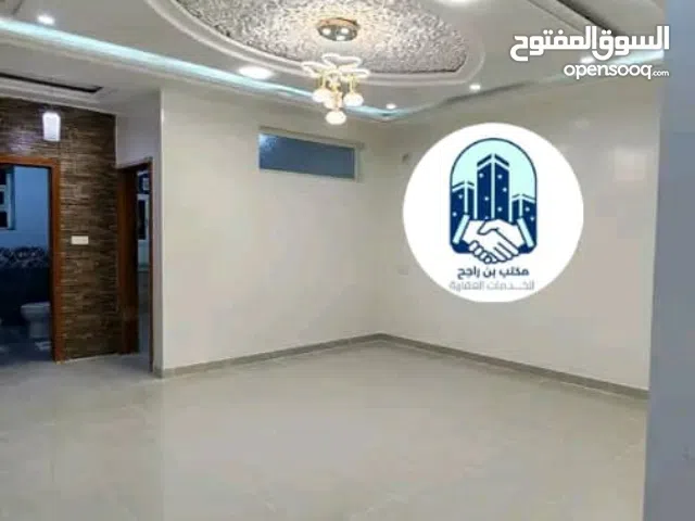 للايجار شقه فاخر من الاخر في ارقى حي شارع22مايو الاصبحي القديم 4غرف كبار و3حمامات وصالتين با350دولار