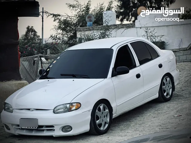 اكسنت 1998 لون ابيض