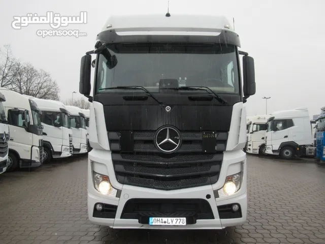 Tractor Unit Mercedes Benz 2020 in Al Riyadh