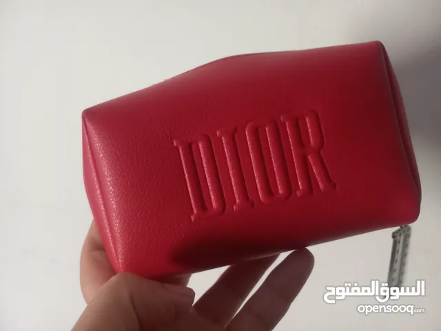 شنطه صغيره الحجم من Dior