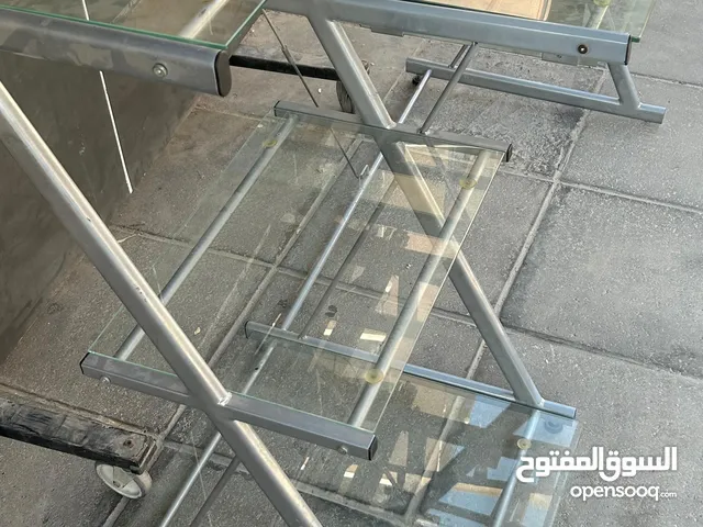 طاولة بي سي زجاج