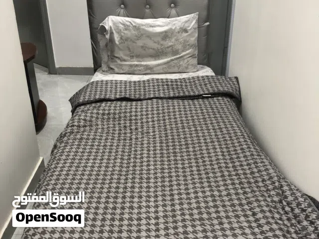 سرير للبيع