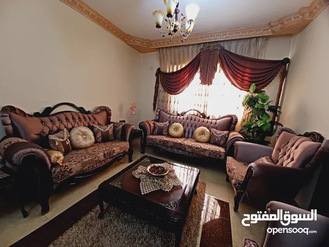 غرفة ضيوف مع طاولات وسط +سفره 6 كراسي مع دنسوار للبيع بحالة ممتازه