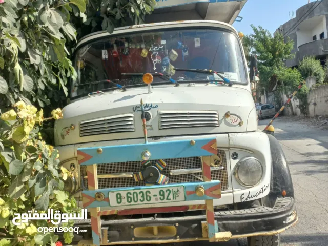 للبيع شاحنة مرسيدس كلاسيك