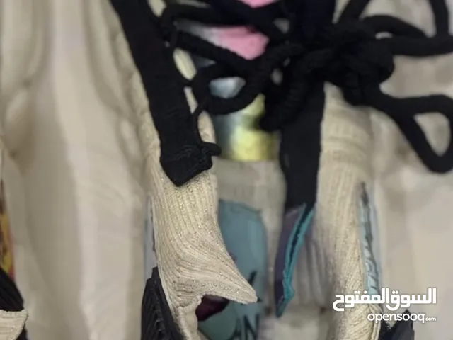 شوز رياضي فخم و بالألوان جميلة