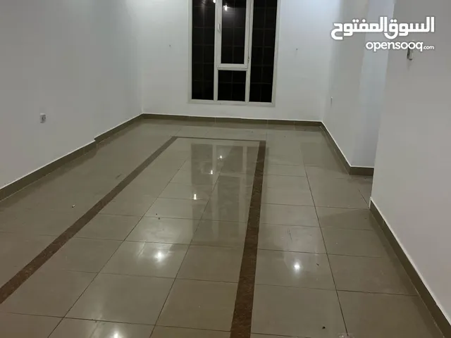 للايجار للاجانب والمقيمين شقه 2غرفه 2حَمام صاله كبيره مطبخ غرفه خادمه