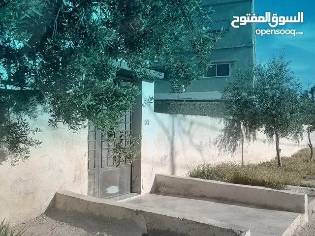 140 m2 4 Bedrooms Townhouse for Sale in Zarqa Al Sukhneh