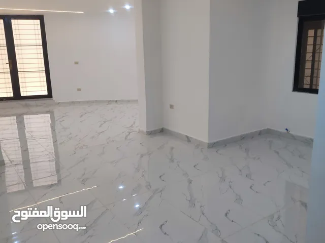 شقة أرضية فاخرة جديدة للإيجار بمساحة إجمالية 350 متر