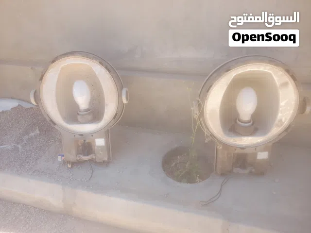 السلام عليكم  يوجد عدد 2 كشافات للبيع
