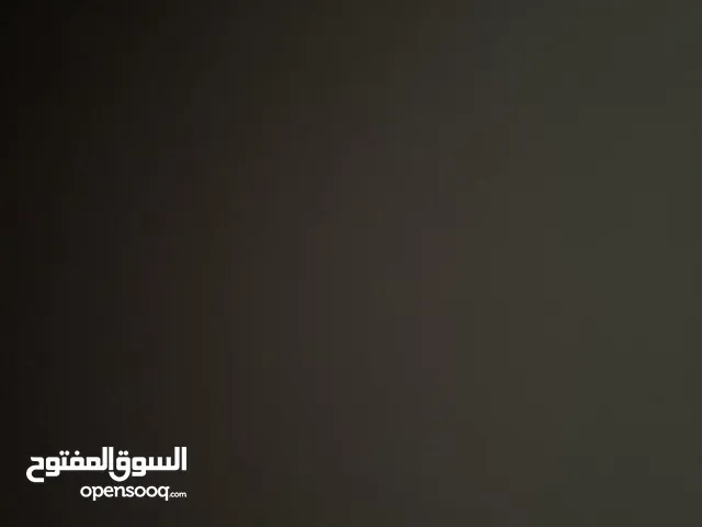 منزل للبيع ويوجد به عقد أجار معهد  والعقد ساري المفعول الموقع قريب من محطة بترول كذالك الخط أول سكني