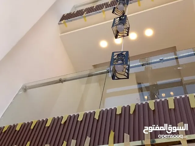 شقة للبيع طابق اول في ارقى مناطق الجبيهة المميزه - حي المنصور تشطيبات رائعة واطلاله مميز بسعر منافس