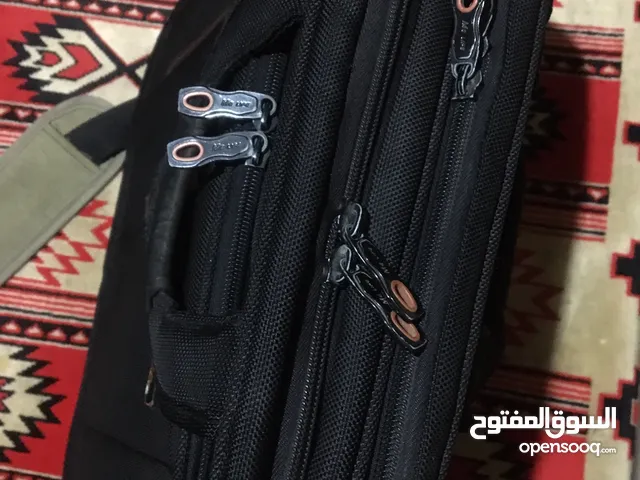تم تزويد السعر 50 جنيه لسرعه البيع شنطه لاب توب حاجه نضيفه وشغاله كويس