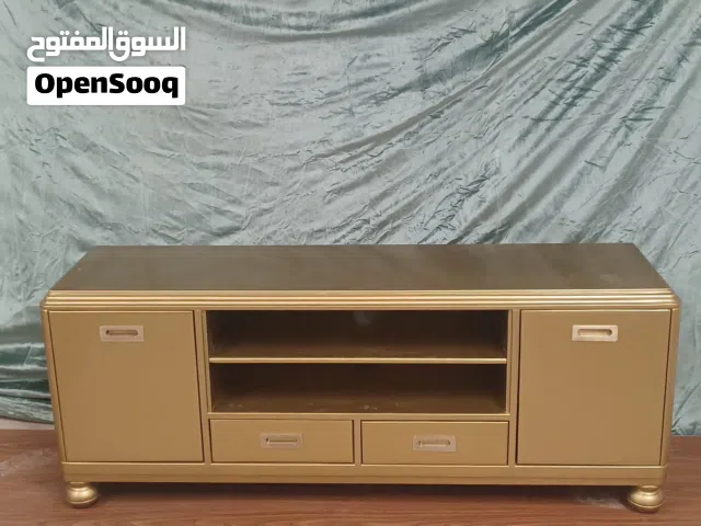طاولة تلفزيون فاخرة لون ذهبي بحالة ممتازة Luxury Gold TV Stand – Sophistication Meets Elegance