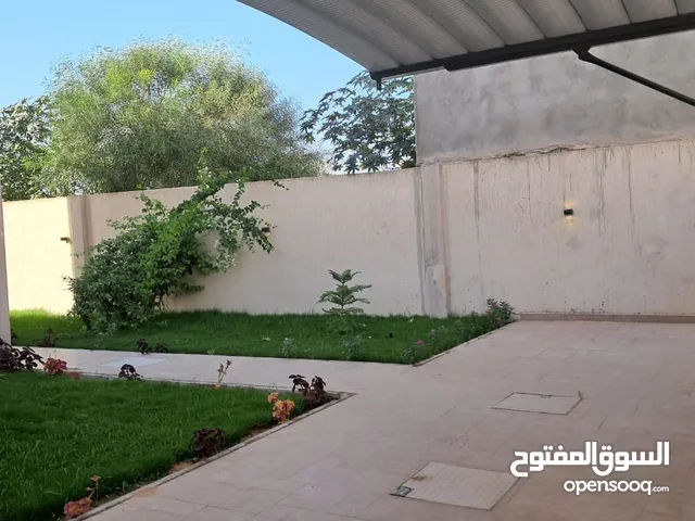 220 m2 5 Bedrooms Villa for Rent in Tripoli Ain Zara