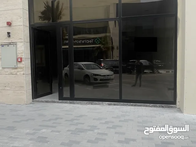 للايجار محلات بمساحات مختلفة بمجمع راقي بالشويخ من المالك مباشرة بدون خلو او عمولة