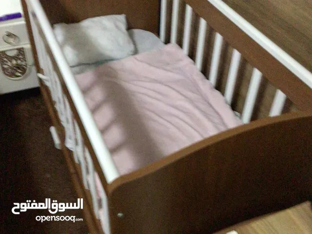 سرير أطفال هزاز تركي بحالة الجديد للبيع بداعي السفر